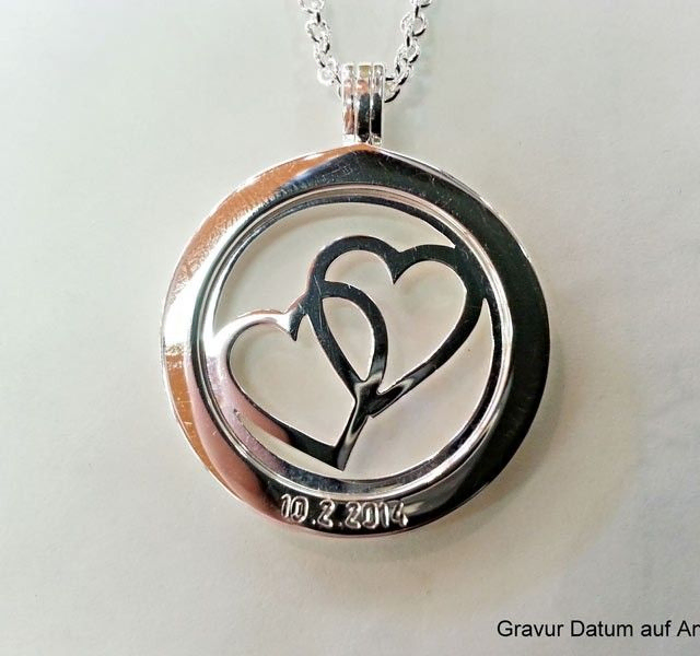 Gravur auf Anhänger, Foto der Juwelier Lackner GmbH