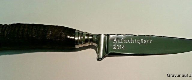 Gravur auf Messer, Foto der Juwelier Lackner GmbH