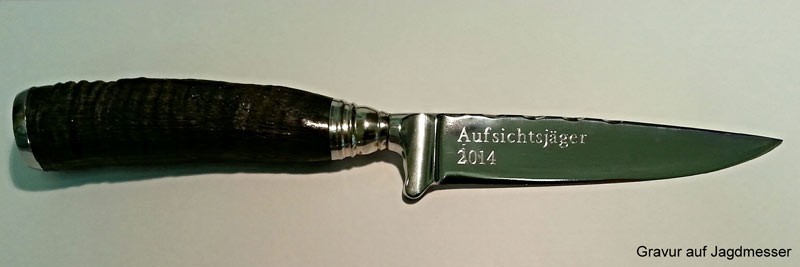 Gravur auf Messer, Foto der Juwelier Lackner GmbH