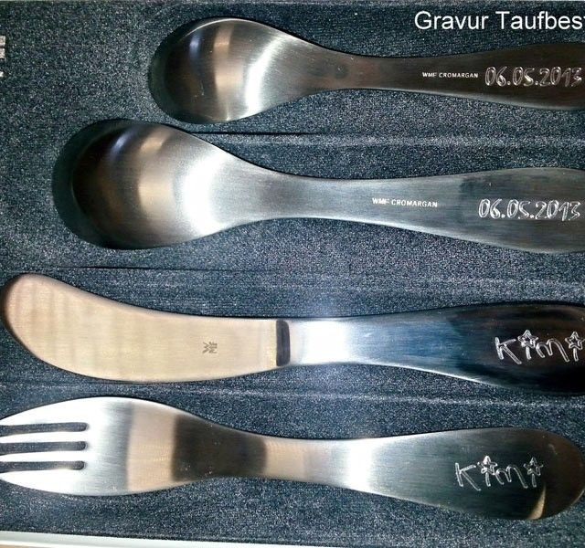 Gravur auf Taufbesteck, Foto der Juwelier Lackner GmbH