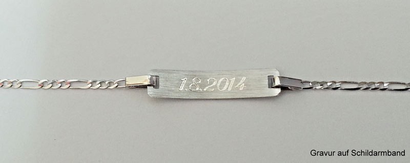 Gravur auf Schildarmband, Foto der Juwelier Lackner GmbH