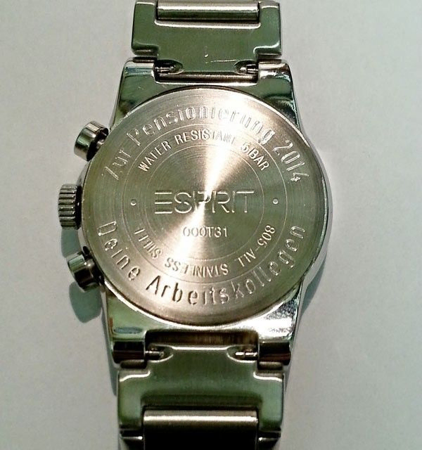 Gravur auf Armbanduhr, Foto der Juwelier Lackner GmbH