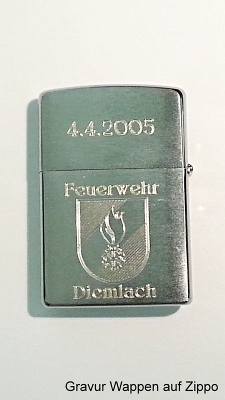 Gravur auf Feuerzeug, Foto der Juwelier Lackner GmbH